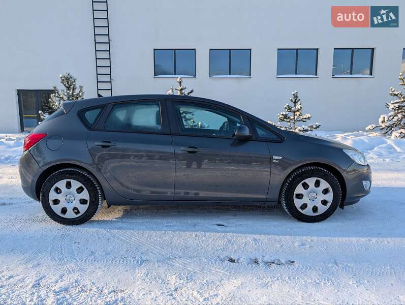 Хэтчбек Opel Astra 2012 в Луцке