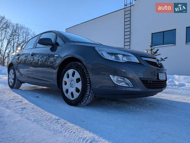 Хэтчбек Opel Astra 2012 в Луцке