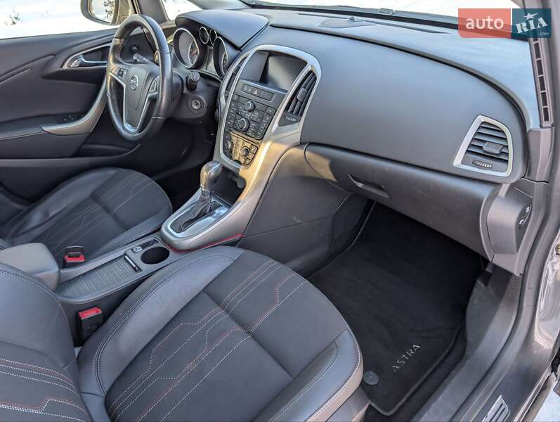 Хэтчбек Opel Astra 2012 в Луцке