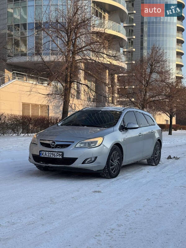 Универсал Opel Astra 2012 в Киеве