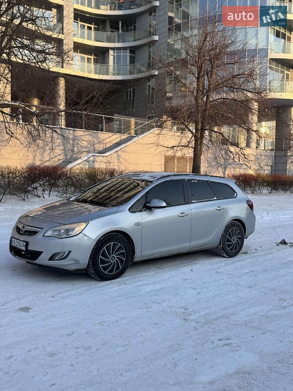 Универсал Opel Astra 2012 в Киеве