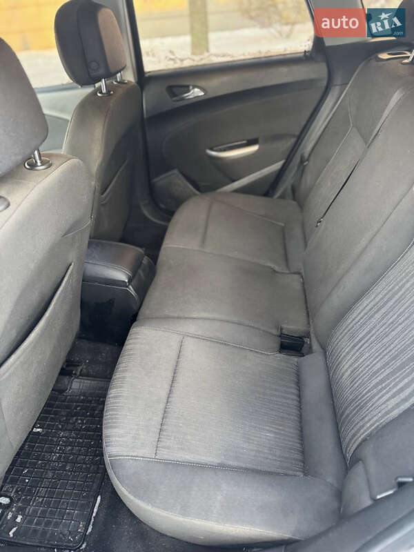 Универсал Opel Astra 2012 в Киеве