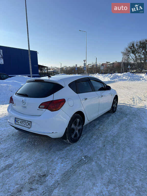 Хэтчбек Opel Astra 2014 в Ковеле