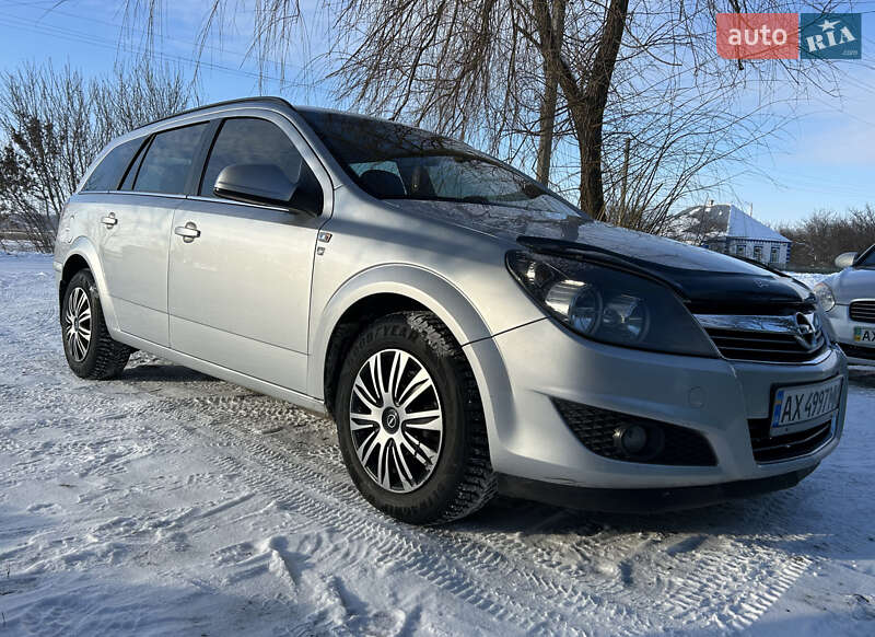 Универсал Opel Astra 2010 в Лозовой