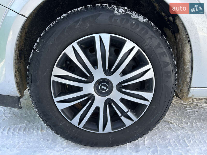 Универсал Opel Astra 2010 в Лозовой