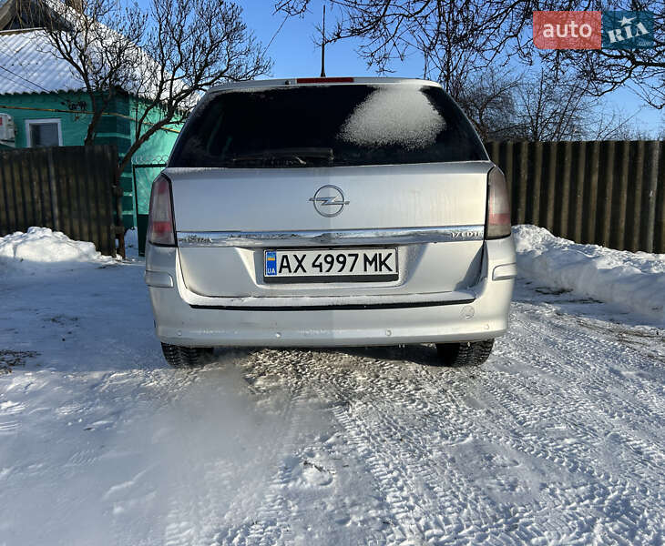 Универсал Opel Astra 2010 в Лозовой