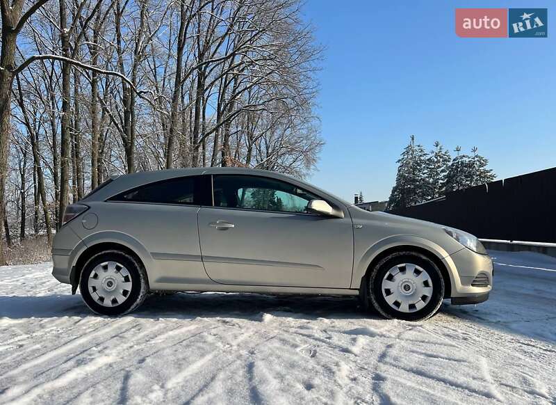 Хэтчбек Opel Astra 2005 в Киеве