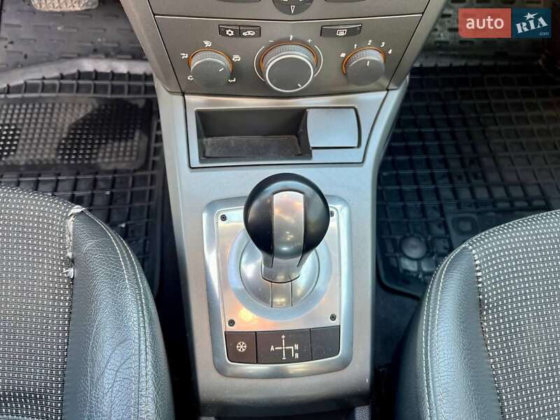 Хэтчбек Opel Astra 2005 в Киеве