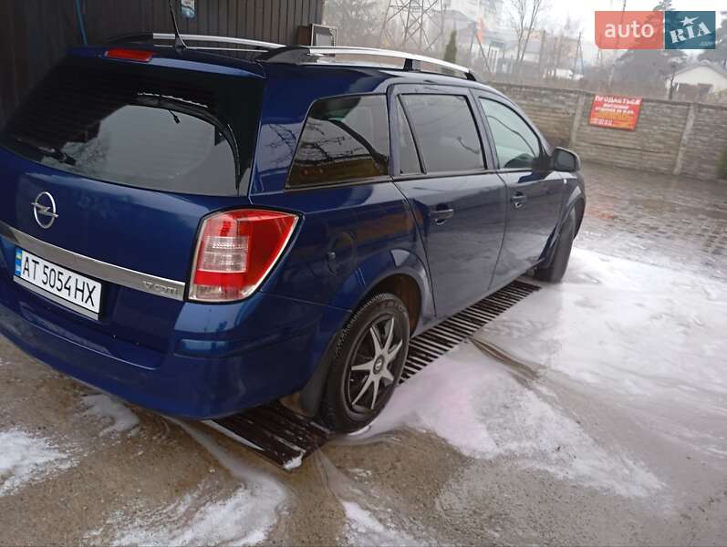 Универсал Opel Astra 2011 в Богородчанах