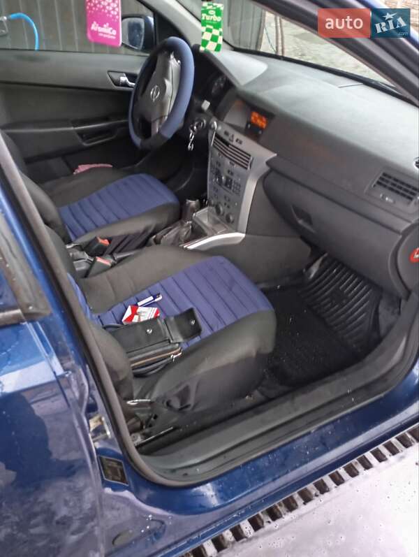 Универсал Opel Astra 2011 в Богородчанах