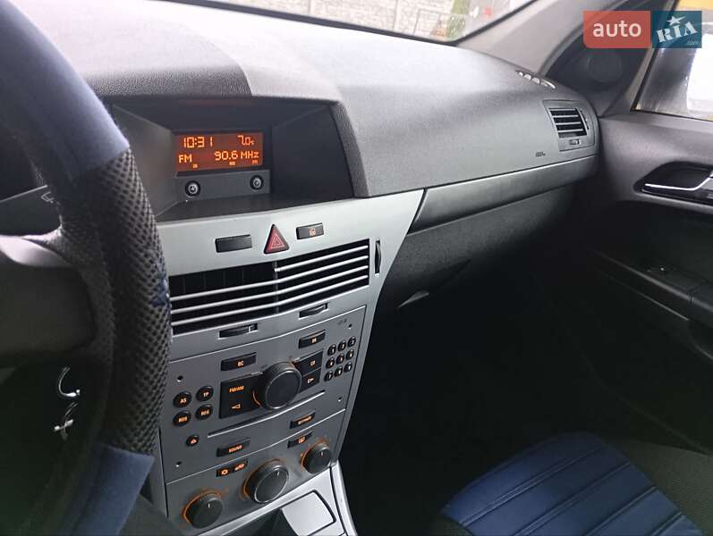 Универсал Opel Astra 2011 в Богородчанах