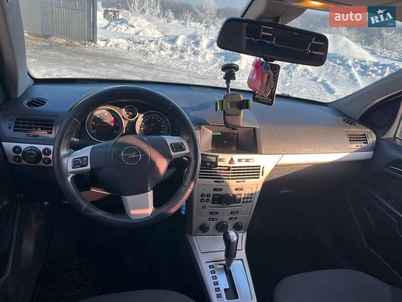Универсал Opel Astra 2007 в Буштыне