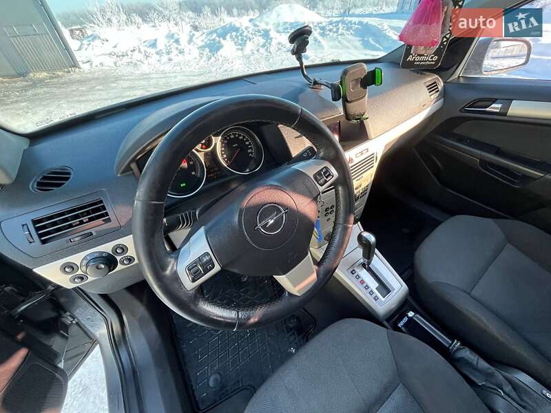 Универсал Opel Astra 2007 в Буштыне