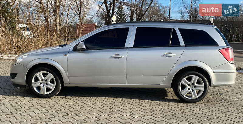 Универсал Opel Astra 2009 в Дрогобыче