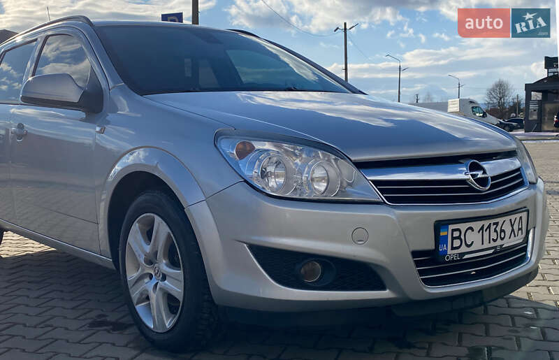 Универсал Opel Astra 2009 в Дрогобыче
