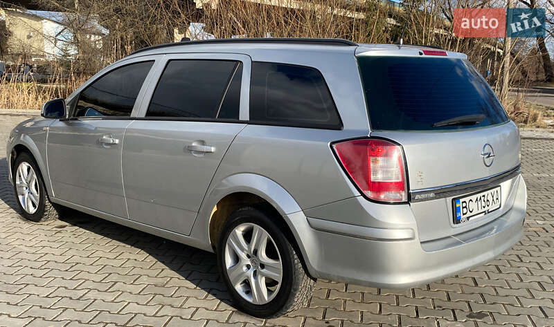 Универсал Opel Astra 2009 в Дрогобыче