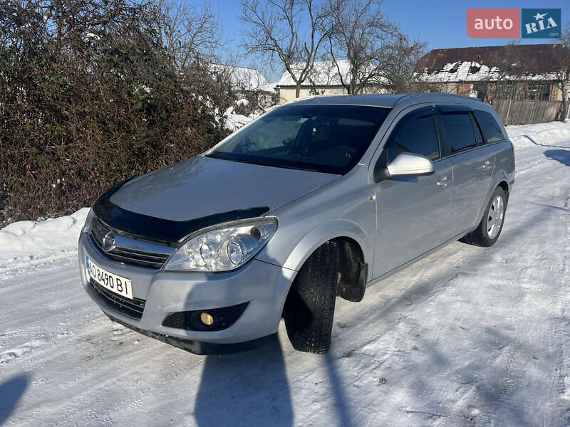 Универсал Opel Astra 2009 в Хусте