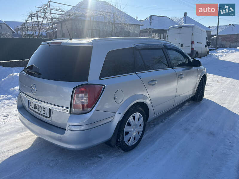 Универсал Opel Astra 2009 в Хусте