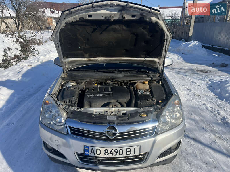 Универсал Opel Astra 2009 в Хусте