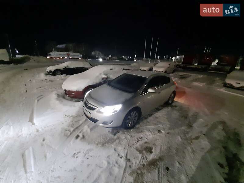 Opel Astra 2011 Opel Astra 2011