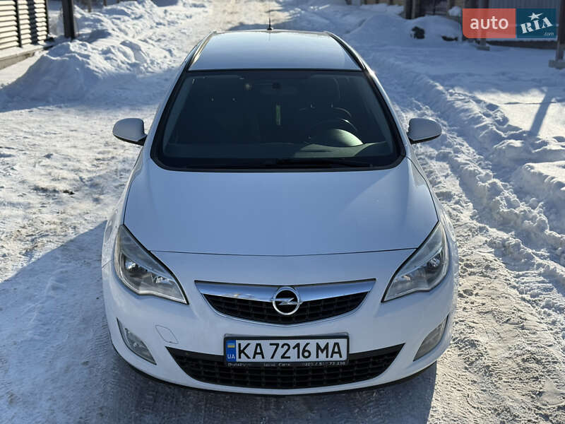 Универсал Opel Astra 2011 в Хмельницком