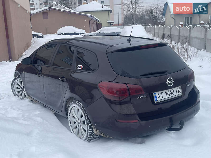 Универсал Opel Astra 2011 в Ивано-Франковске