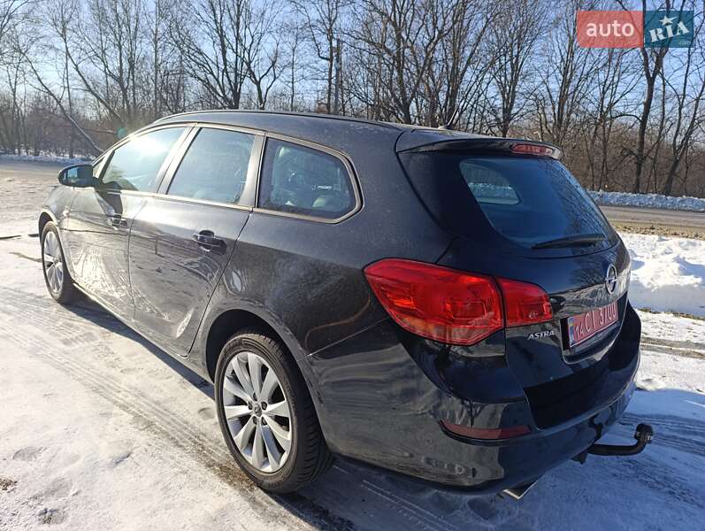 Универсал Opel Astra 2012 в Стрые