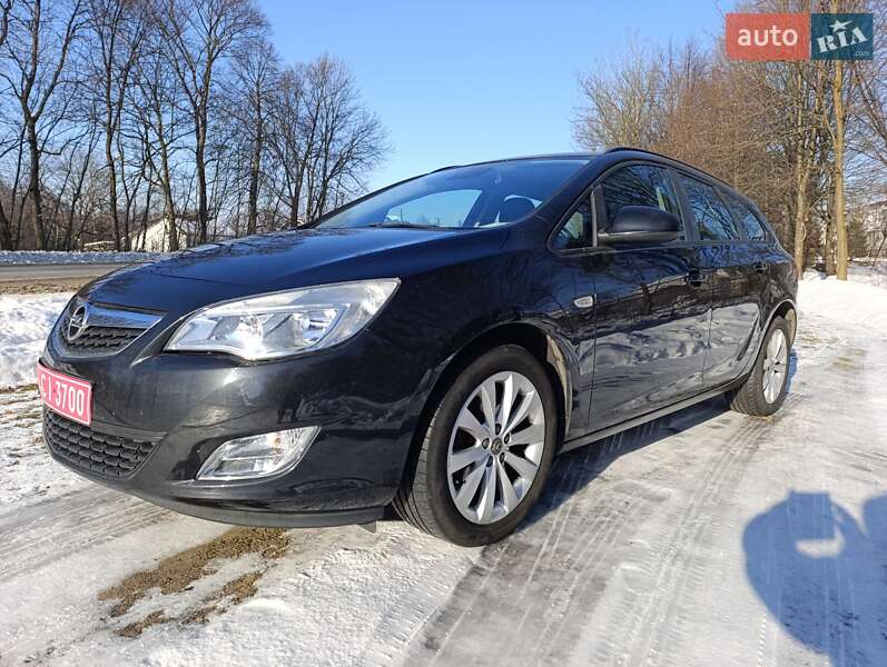Универсал Opel Astra 2012 в Стрые