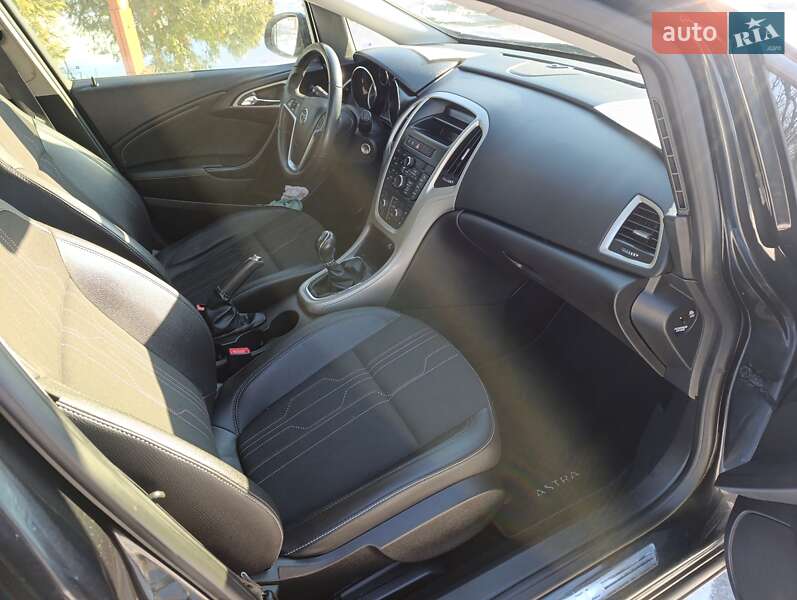 Универсал Opel Astra 2012 в Стрые