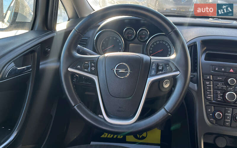 Универсал Opel Astra 2014 в Стрые