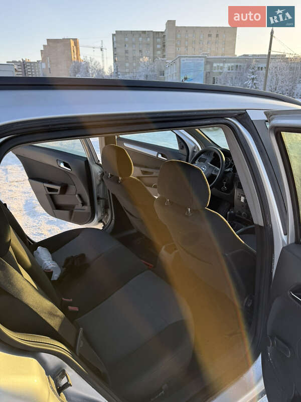 Универсал Opel Astra 2005 в Тернополе