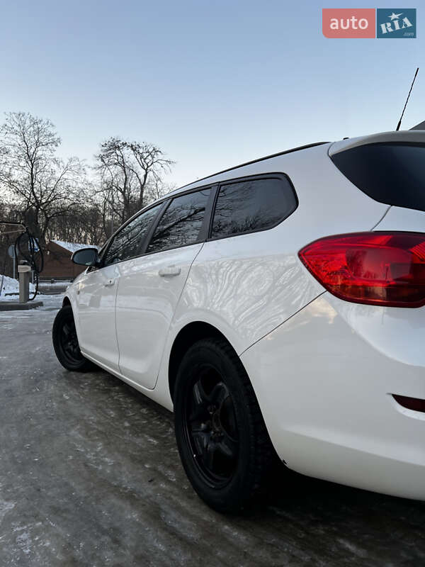 Универсал Opel Astra 2011 в Самборе