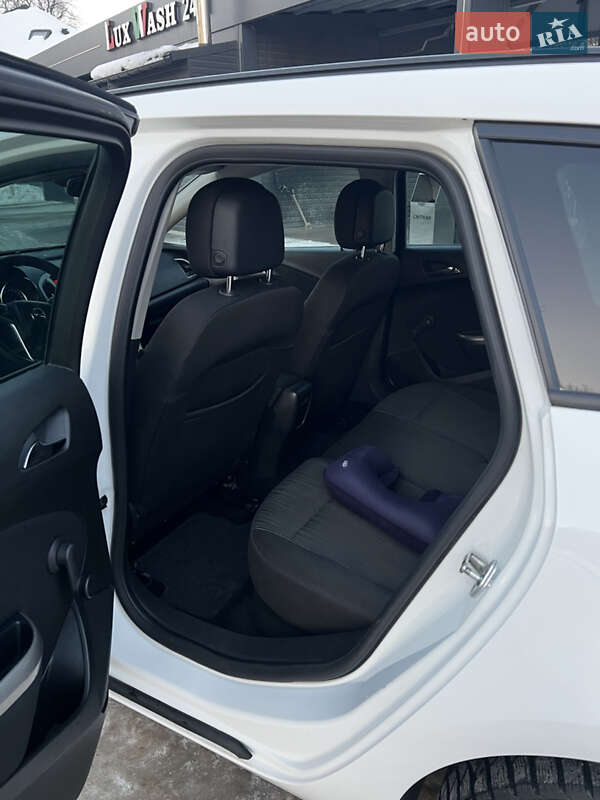 Универсал Opel Astra 2011 в Самборе