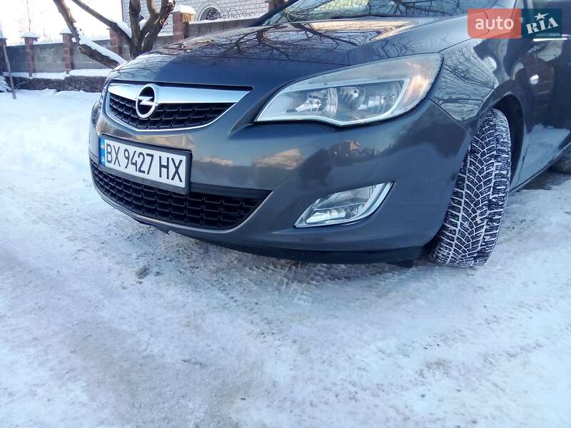 Универсал Opel Astra 2011 в Вараше