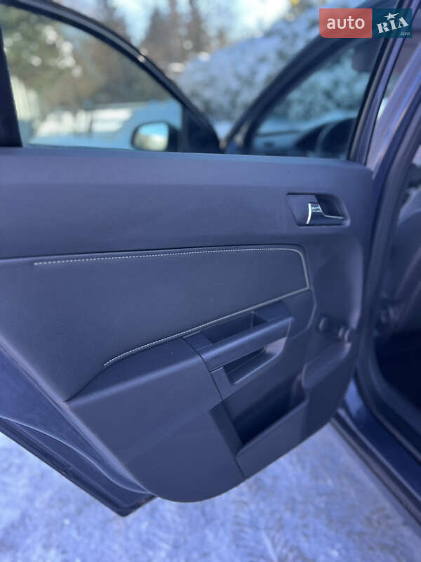 Универсал Opel Astra 2009 в Луцке