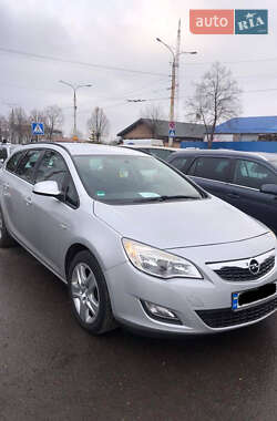 Універсал Opel Astra 2010 в Луцьку