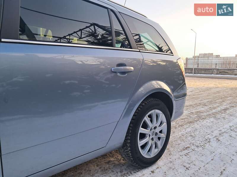 Универсал Opel Astra 2009 в Могилев-Подольске