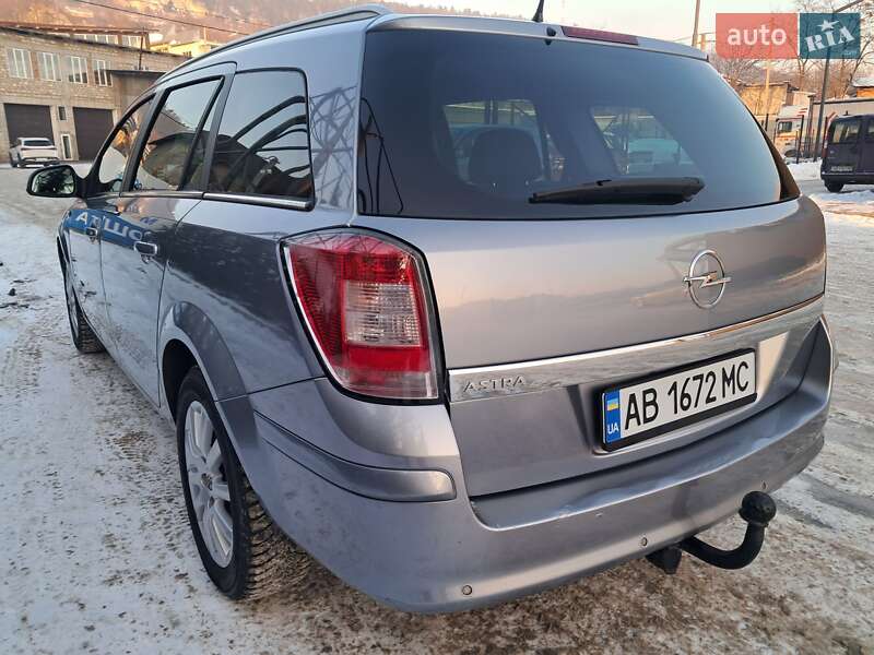 Универсал Opel Astra 2009 в Могилев-Подольске