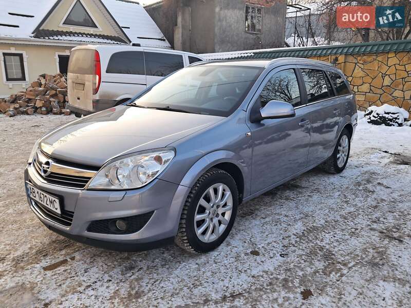 Универсал Opel Astra 2009 в Могилев-Подольске