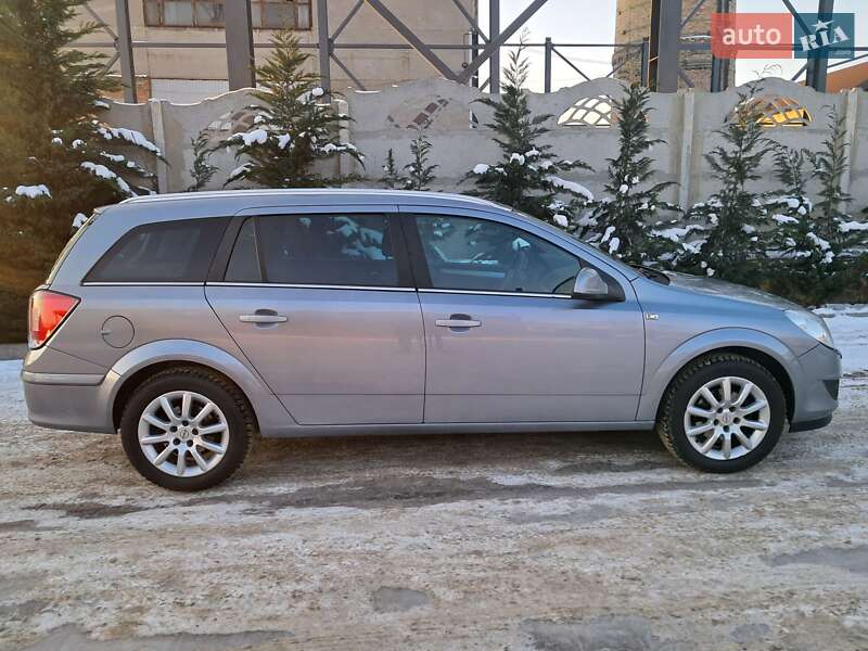 Универсал Opel Astra 2009 в Могилев-Подольске