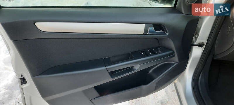 Универсал Opel Astra 2008 в Немирове