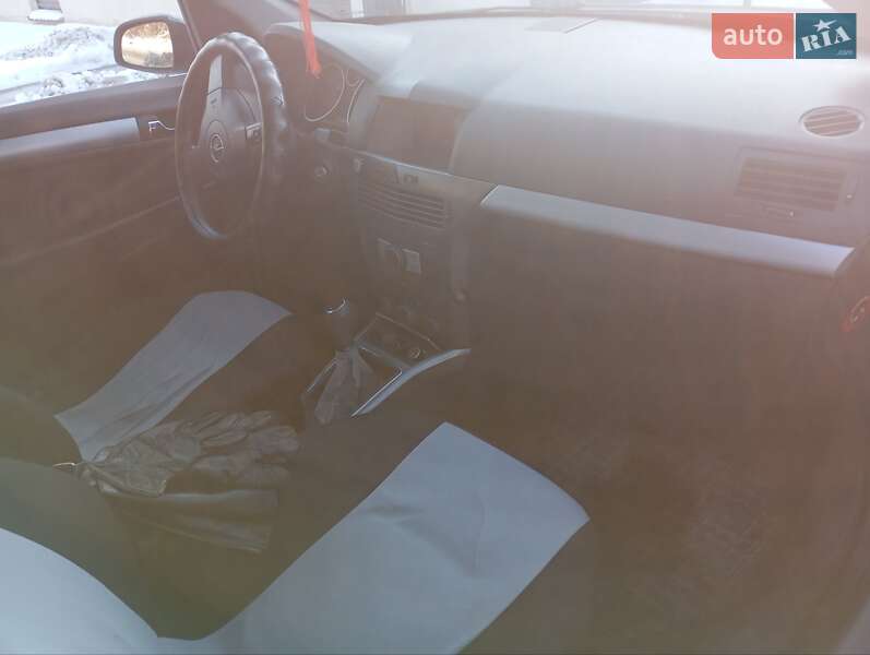 Универсал Opel Astra 2006 в Ужгороде