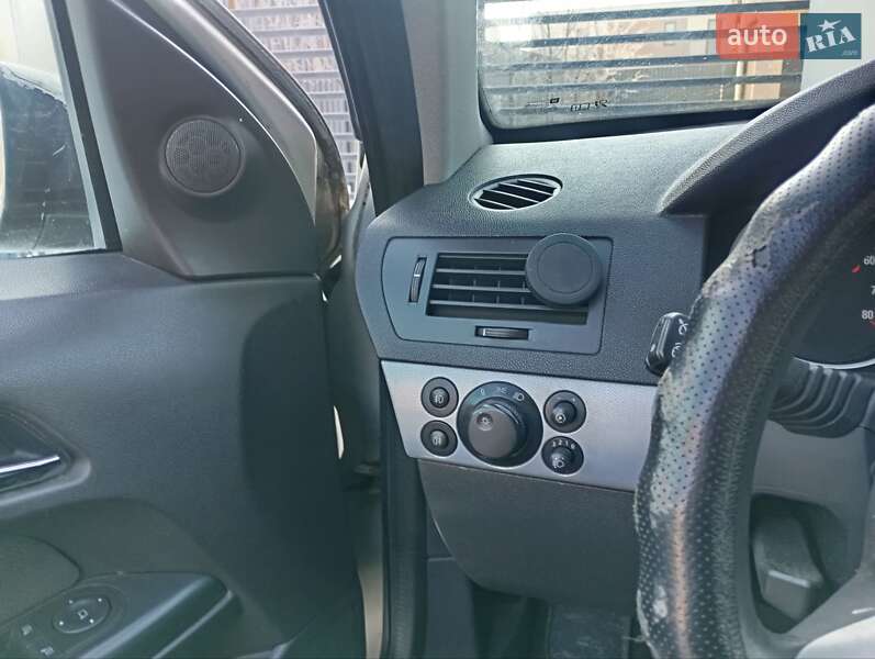 Универсал Opel Astra 2006 в Ужгороде