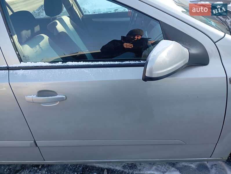 Универсал Opel Astra 2006 в Ужгороде