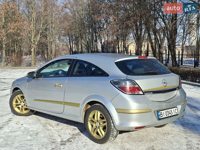 Купе Opel Astra 2007 в Миргороде