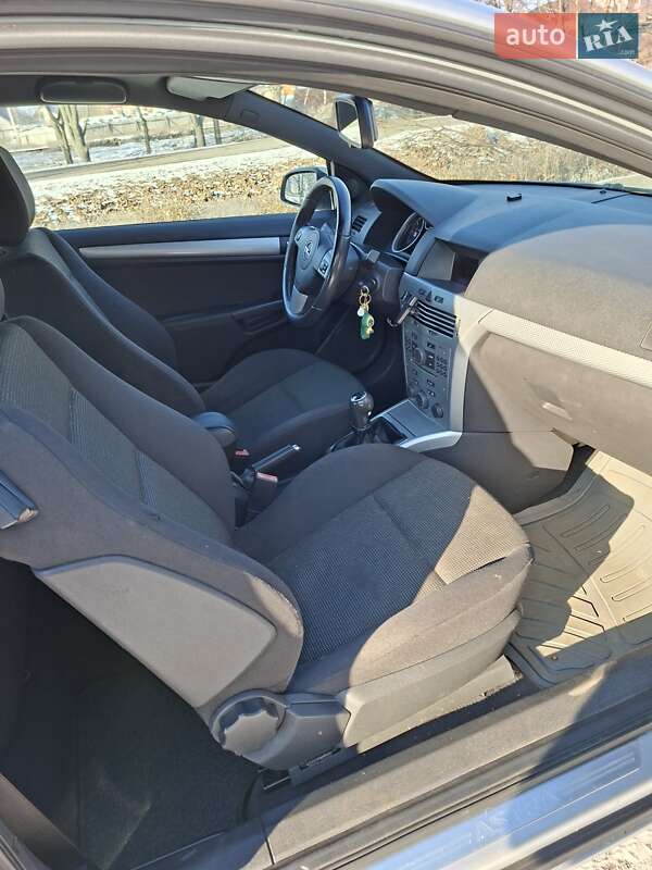 Купе Opel Astra 2007 в Миргороде