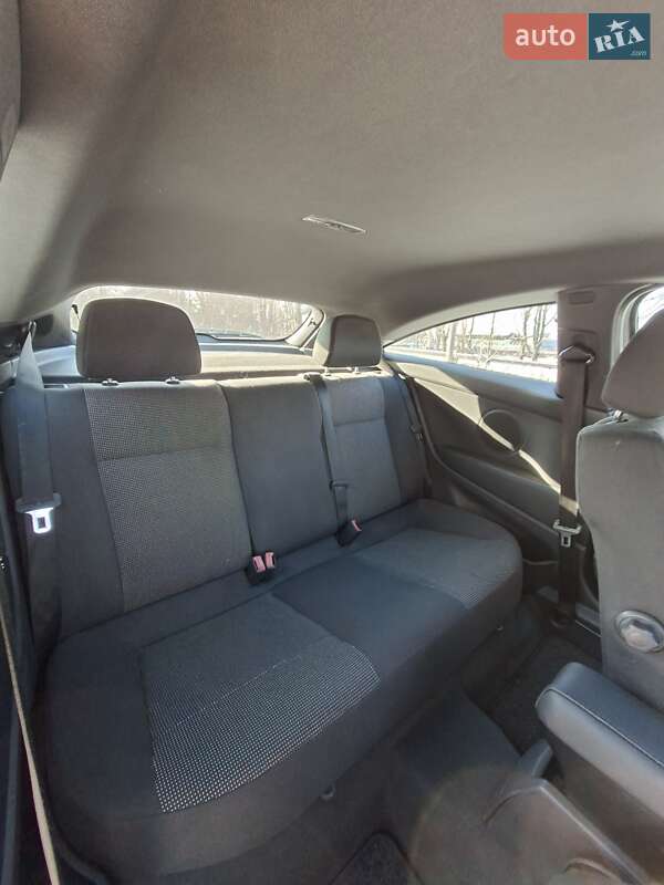 Купе Opel Astra 2007 в Миргороде