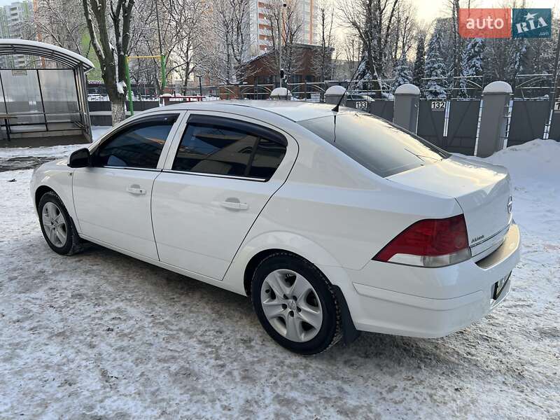 Седан Opel Astra 2013 в Киеве фото 9 Седан Opel Astra 2013 в Киеве