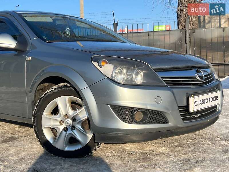 Седан Opel Astra 2012 в Киеве