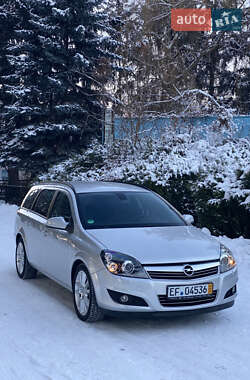Універсал Opel Astra 2010 в Умані